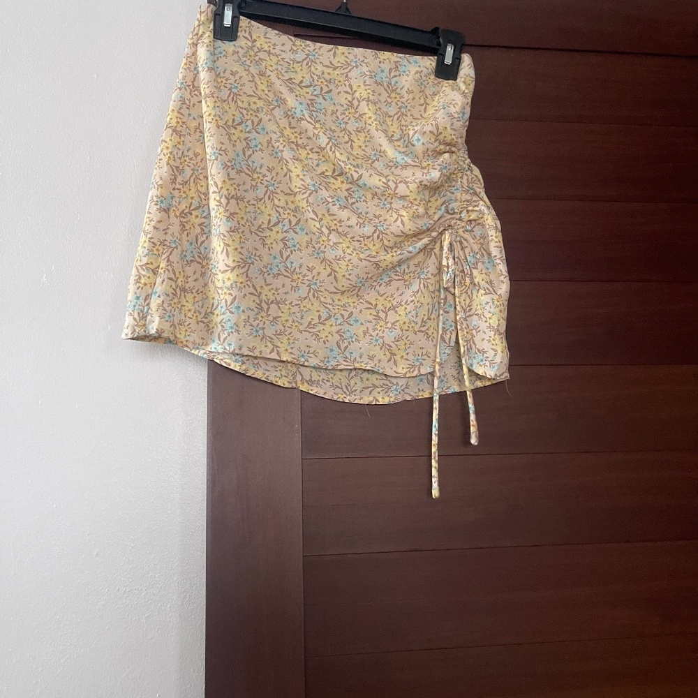 Aeropostale Cinched mini flower skirt